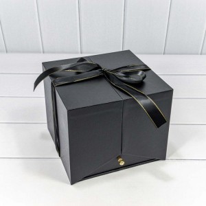 Коробка Квадратная 21*21*18 "Сюрприз" Чёрный 1/8