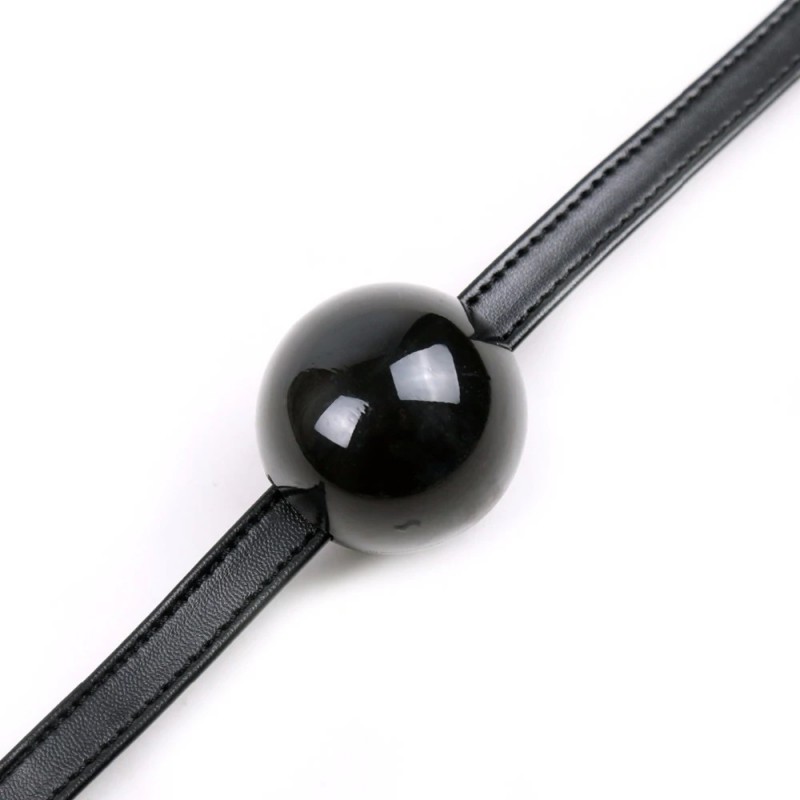Черный кляп-шар из силикона на тоненьком ремне