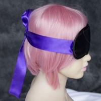 Черная маска на глаза с фиолетовыми лентами