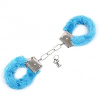 Металлические наручники с голубым мехом