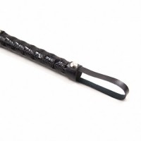 Черная плеть с дизайнерской лакированной ручкой