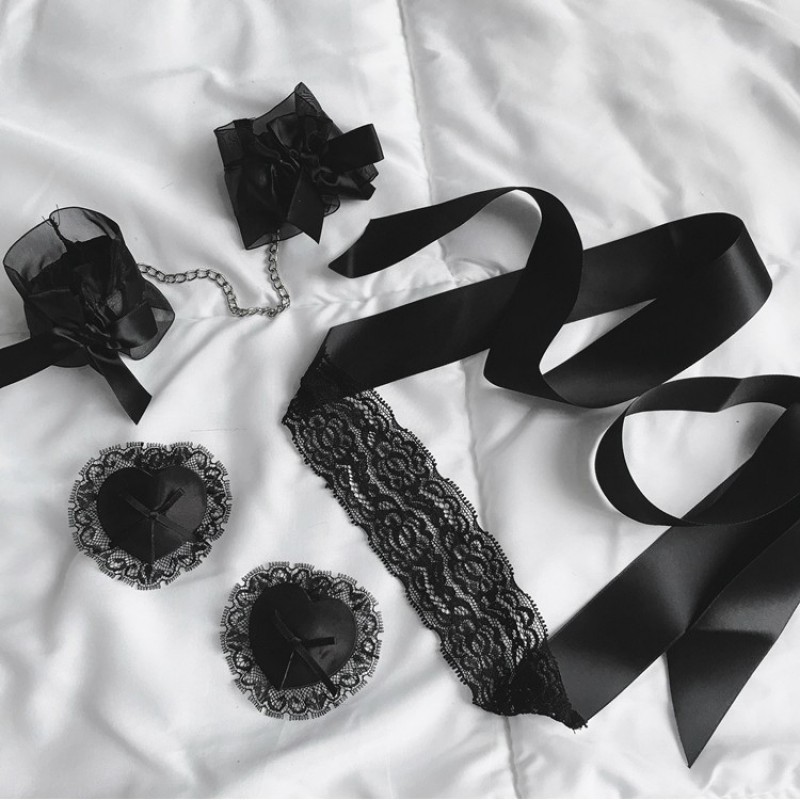 Черный кружевной БДСМ набор (наручники, пэстисы, лента для глаз)