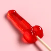 Изображение Сима-ленд, Россия Леденец на подложке «Подарок», со вкусом клубники, 20 г