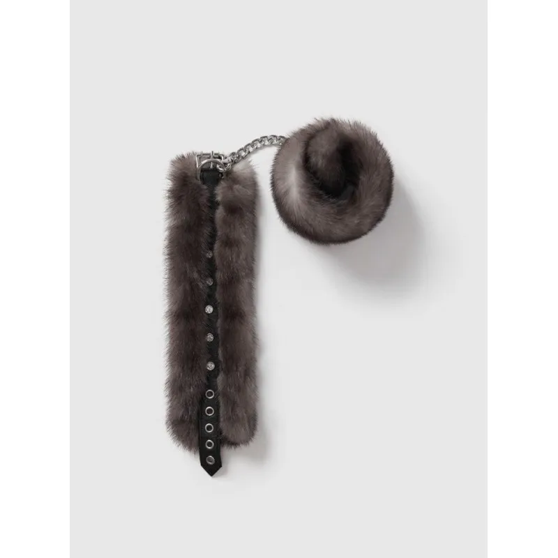 Фото Vulgar, Россия Уникальные наручники из натурального меха норки, серые в деревянной коробке из массива дуба