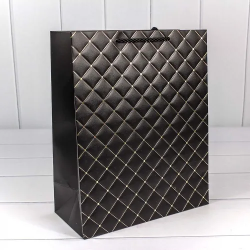 Адам и Ева Пакет подарочный Ромб Чёрный 26*32*12 210г 1/20 1/240 — купить в Минске Фото Адам и Ева Пакет подарочный Ромб Чёрный 26*32*12 210г 1/20 1/240