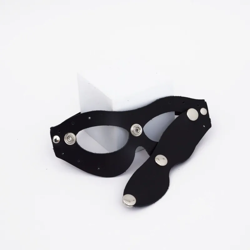 Фото  Маска со съёмной шторкой