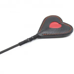 Стек из искусственной кожи, с вырезами в форме сердца на конце