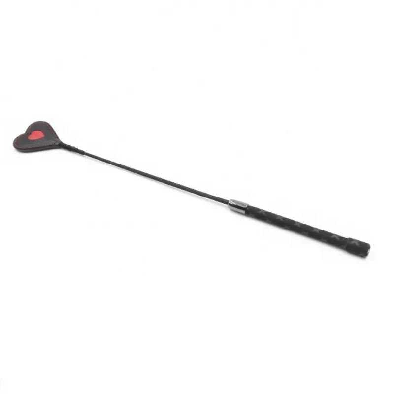 Стек из искусственной кожи, с вырезами в форме сердца на конце