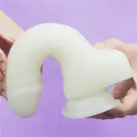 Фото Lovetoy, Китай Светящийся в темноте фаллос на присоске Lumino Play Dildo 19 см