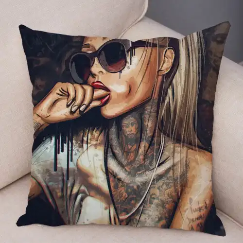 Изображение  Наволочка на подушку Tattoo Girl