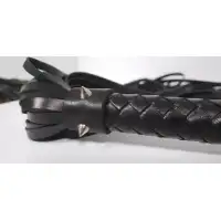 Изображение  Шикарная кожаная плеть с шипами Hand Made длина хлыстов 38 см