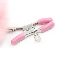 Фото KISSEXPO Зажимы на соски с розовыми помпонами