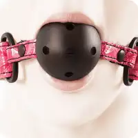 Фото  Дизайнерский дышащий красный кляп Luxury Fetish Ballgag