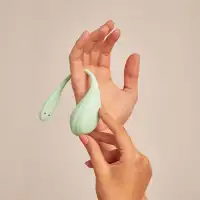 Фото Satisfyer, Германия Мощный смарт-вибростимулятор Satisfyer Smooth Petal мятный