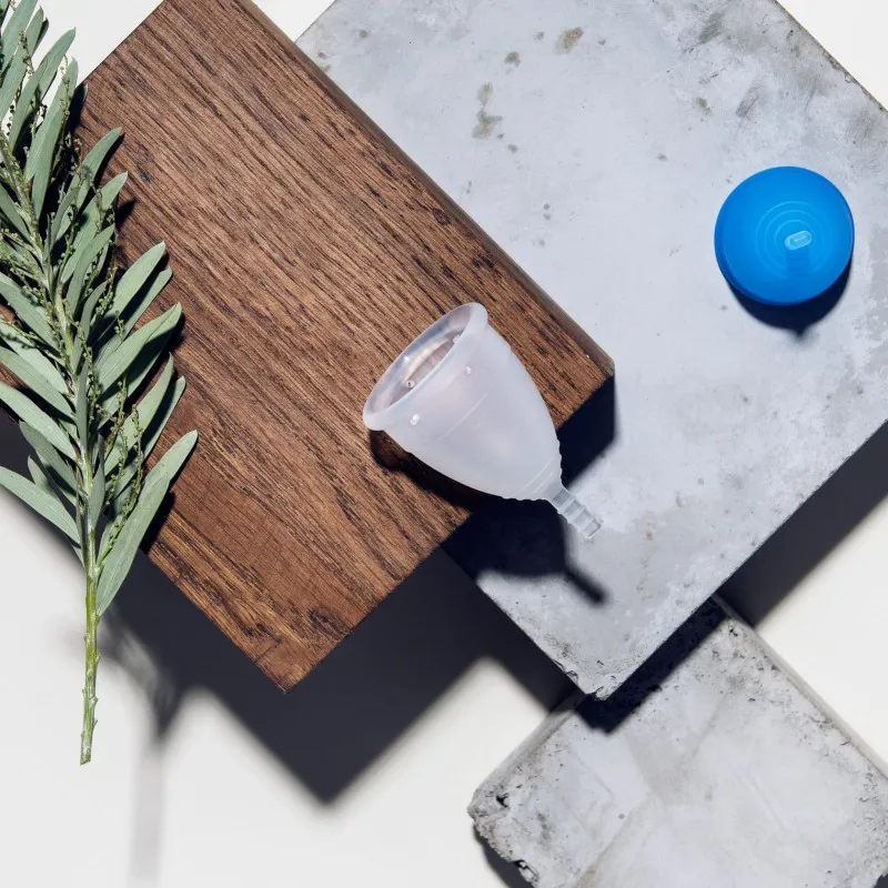 Фото Lola Toys, Россия Прозрачная менструальная чаша Lunette Cup 25 мл