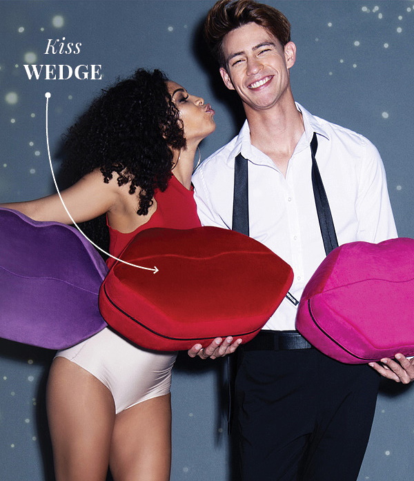 Изображение  Подушка для любви Liberator Kiss Wedge фиолетовая микрофибра
