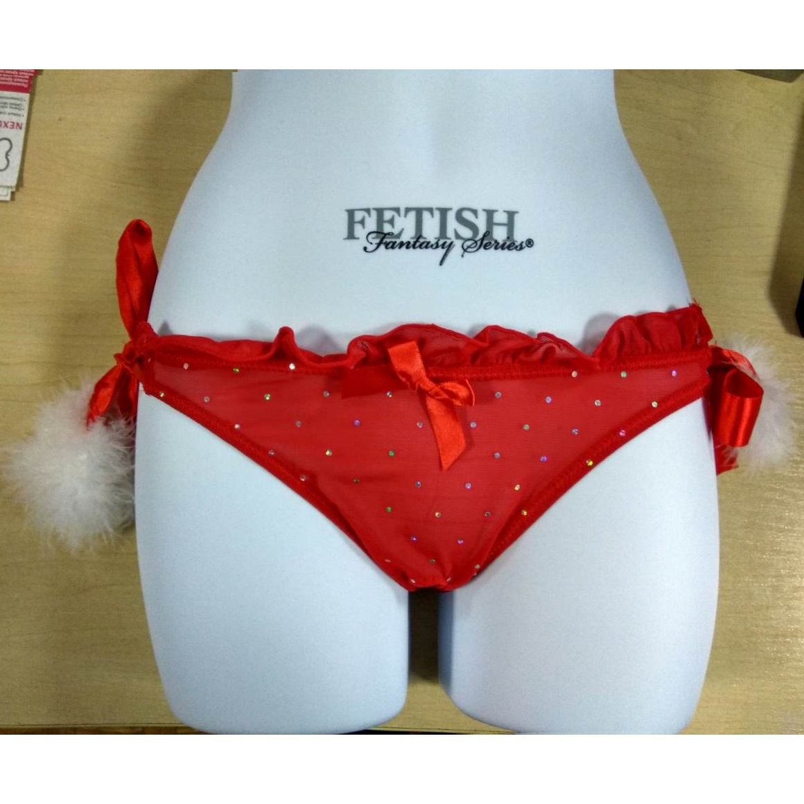 Фото California Exotic Novelties, США Красные трусики в горошек с помпонами