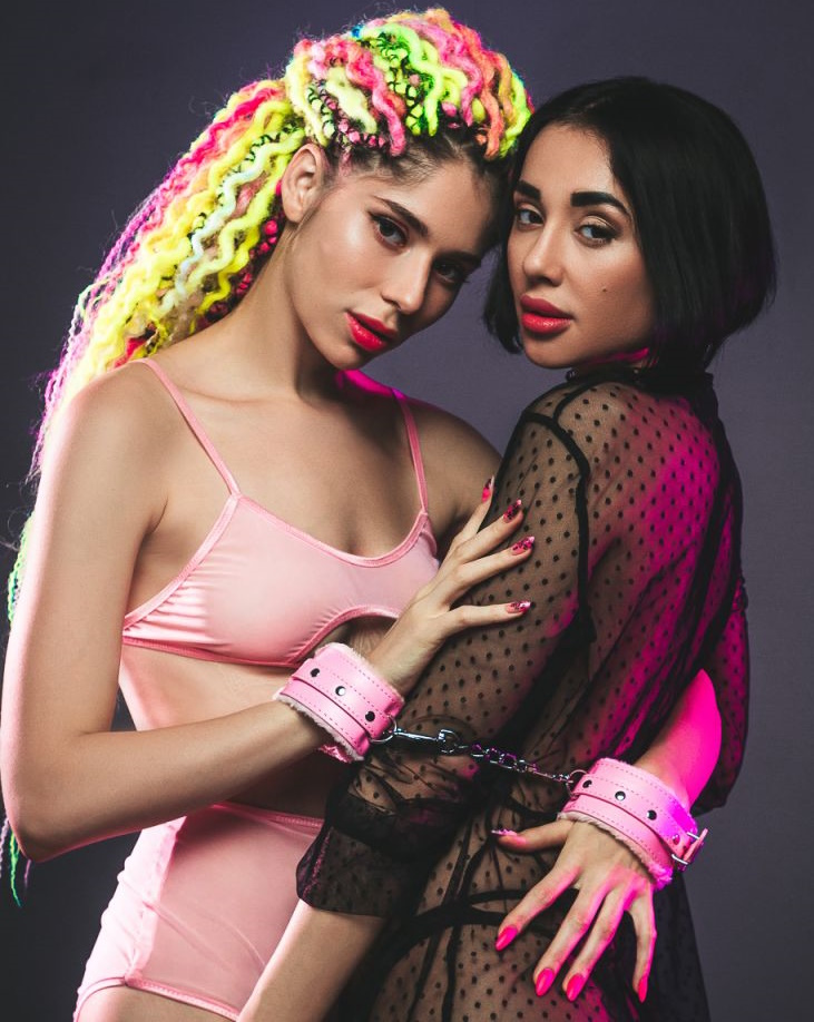 Фото Lola Toys, Россия Розовые наручники с металлической цепью Party Hard Calm Pink