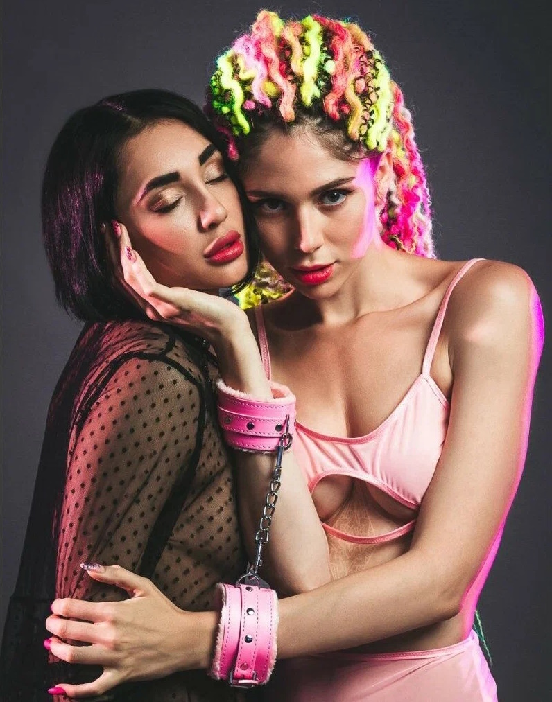 Фото Lola Toys, Россия Розовые наручники с металлической цепью Party Hard Calm Pink