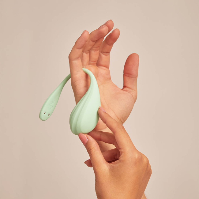 Фото Satisfyer, Германия Мощный смарт-вибростимулятор Satisfyer Smooth Petal мятный