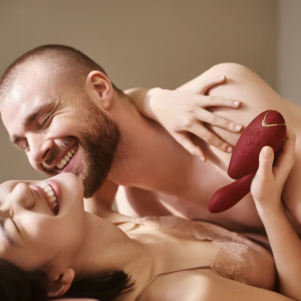 Изображение Womanizer, Германия Роскошный вакуумный вибростимулятор для G точки и клитора Womanizer Duo 2 бордовый