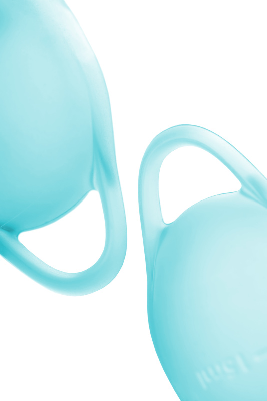 Фото  Менструальная чаша Satisfyer Feel Confident, 2 шт в наборе, силикон, синий