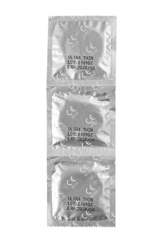 Изображение GANZO Презервативы Ganzo, ultra thin, ультратонкие, латекс, 18 см, 5,2 см, 3 шт.в пакете Black Edition